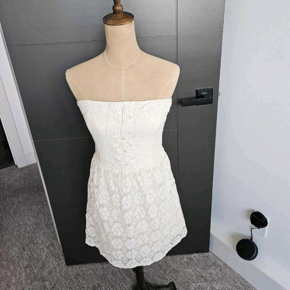 Abercrombie & Fitch Strapless White Lace Dress - Picture 1 of 2